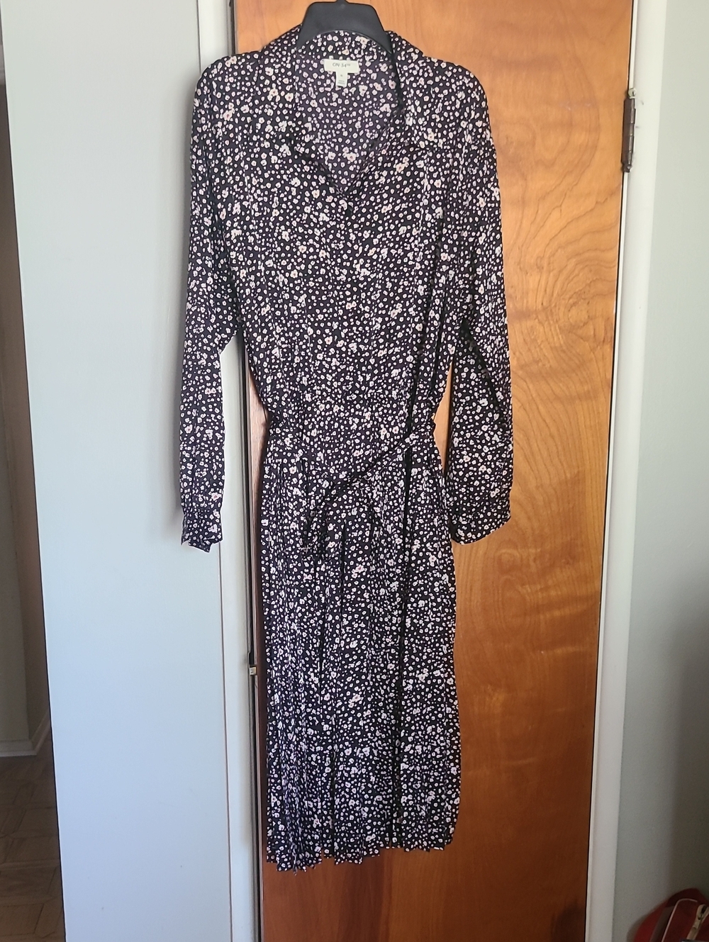 Black and White Floral Long-Sleeve Midi Dress with Tie Waist